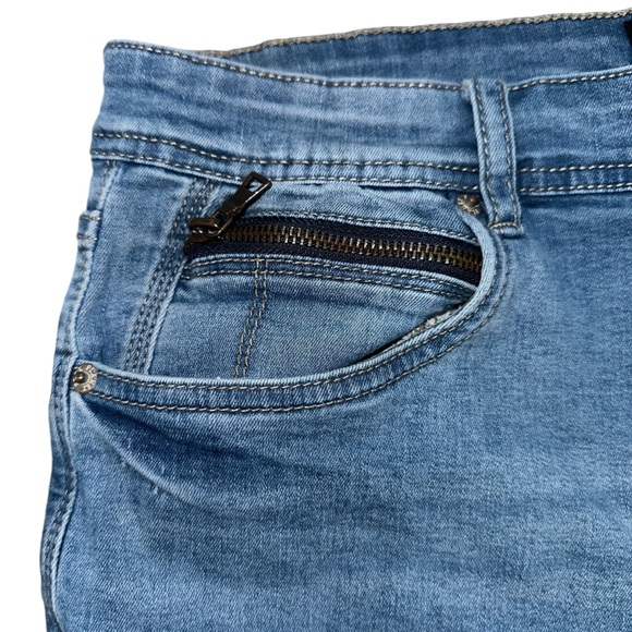 Woman’s Jean Shorts - Picture 4 of 8